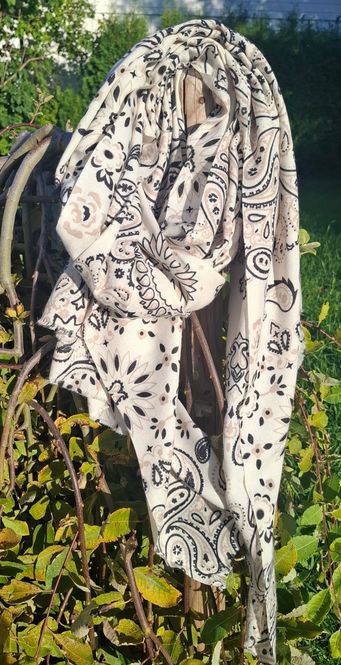 Hovedbilde Skjerf lyst, beige, sort