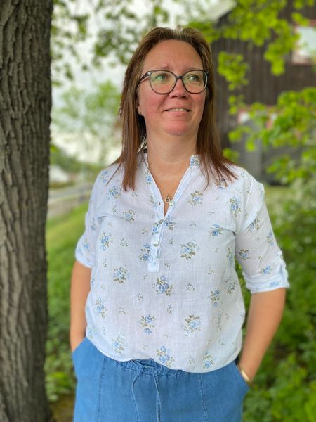 Hovedbilde Sandra bluse, hvit m/blomster