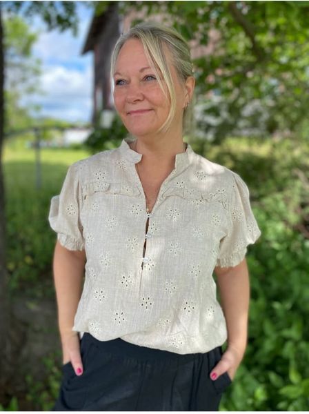Hovedbilde Linbluse med blonder