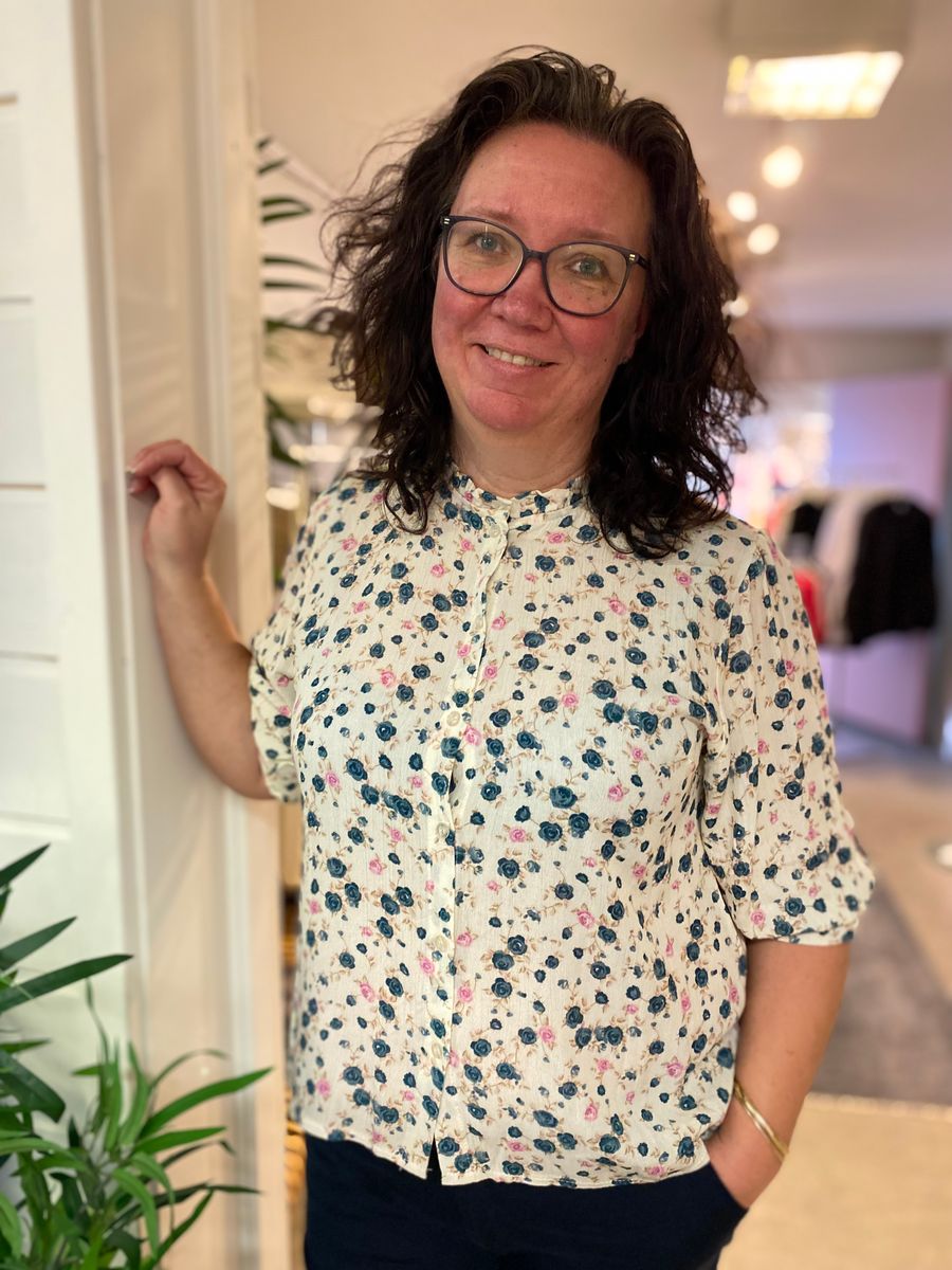 Fiona bluse, blå blomster