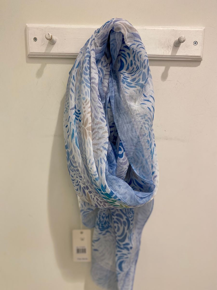 Skjerf, lyseblått mønstret