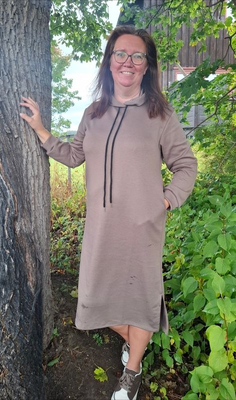 Elma college kjole taupe